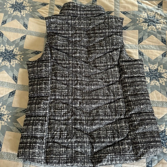 Ladies TALL puffer vest Lands End - Picture 2 of 3